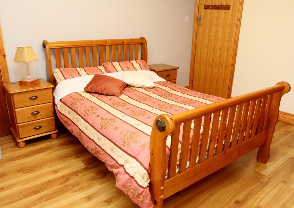 Clare'S Rock Self-Catering Accommodation Carron Exteriör bild